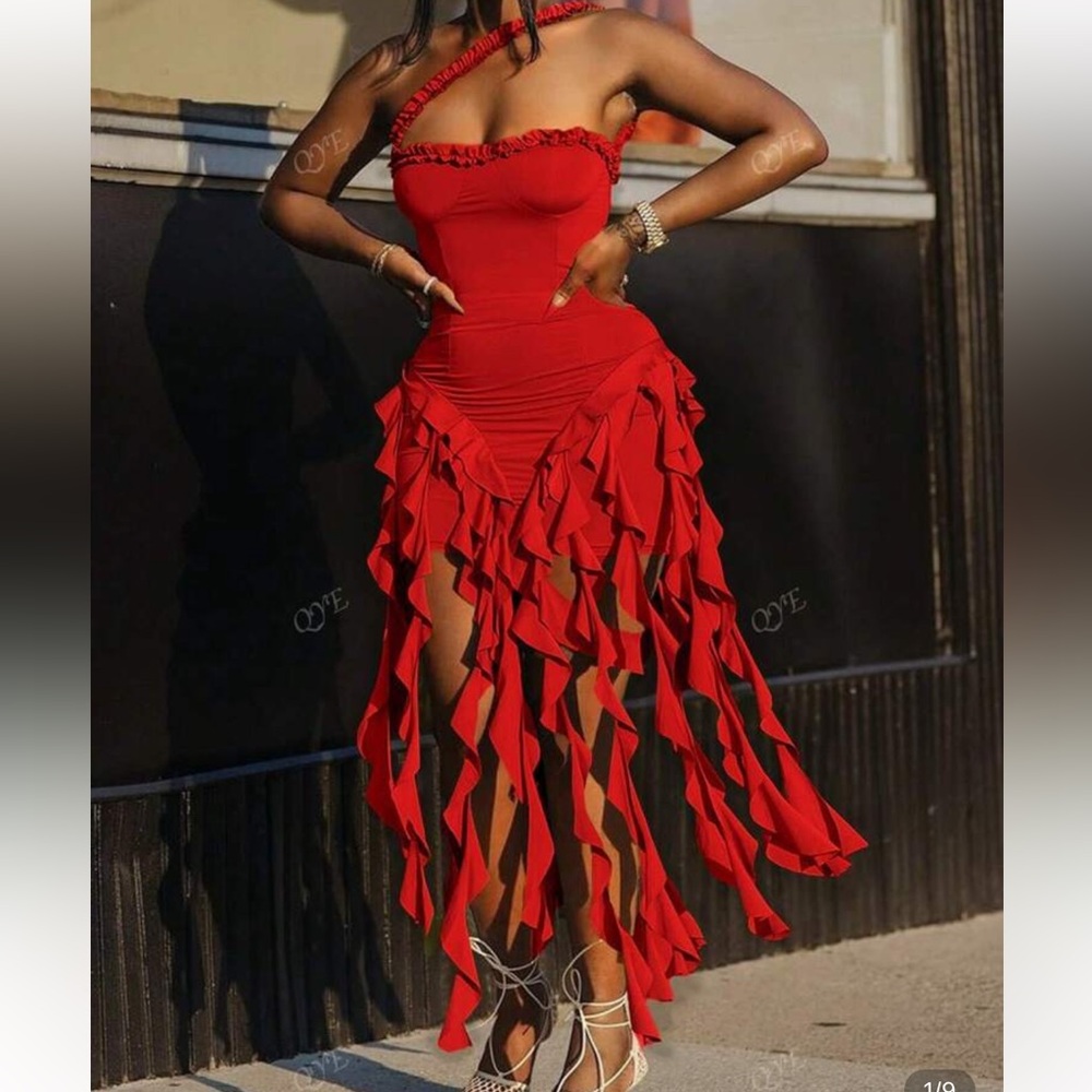 SHEIN Jellyfish Ruffle Neck Sexy
Sleeveless Dress, Graduation Party 🥵